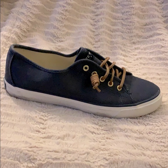 sperry slip on tennis shoes